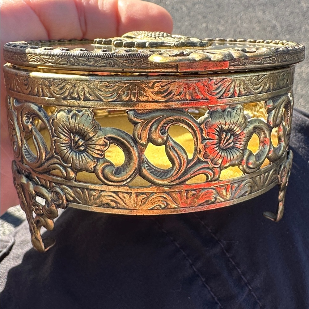 Vintage Ormolu Filigree Jewelry box - Picture 4 of 10